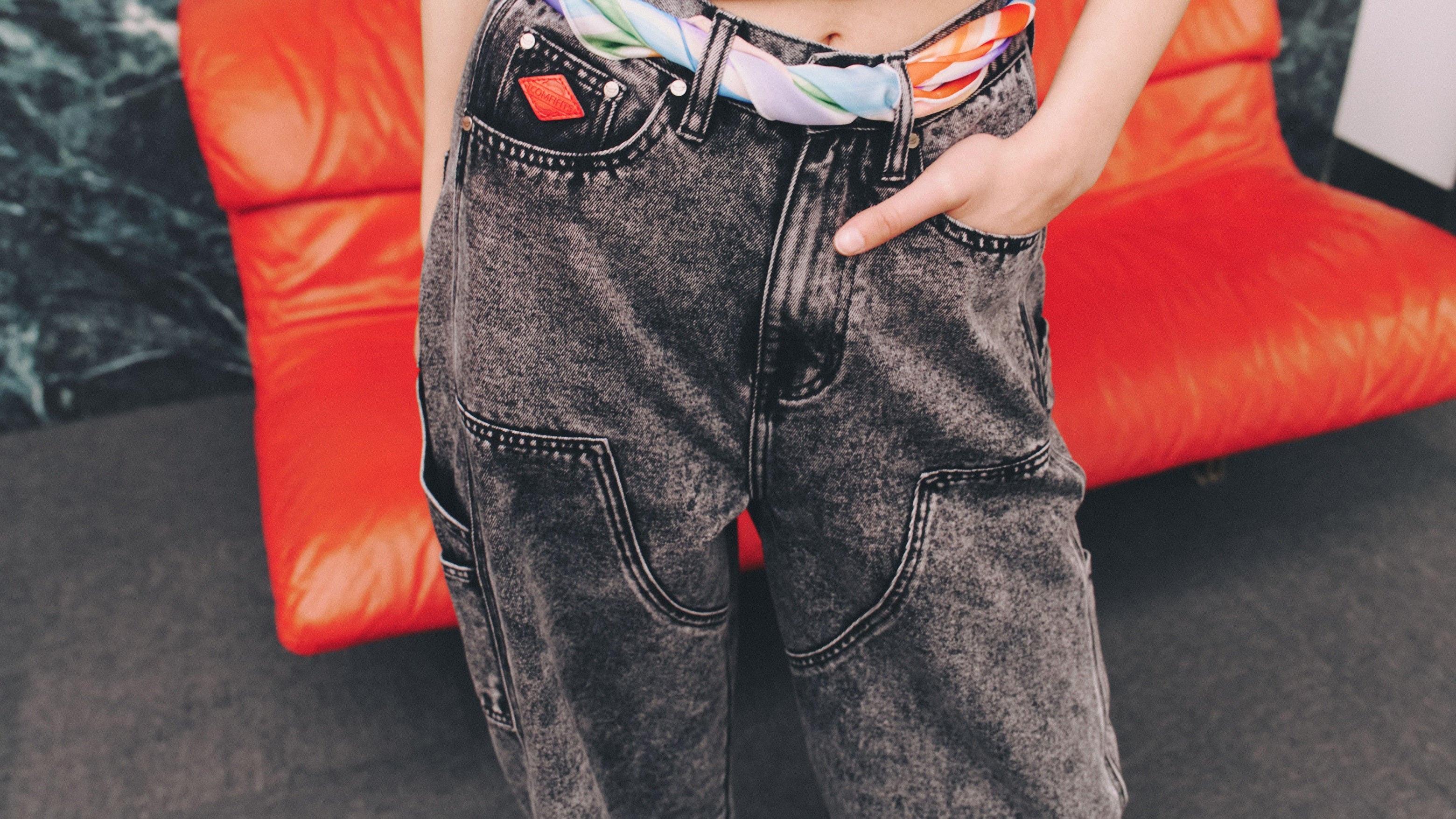 Low-Visibility Wide-Leg Jeans
